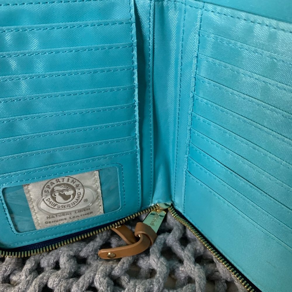 Spartina Wallet and Phone Case, Extra Storage Spaces for Credit Cards, beautiful - Picture 3 of 13